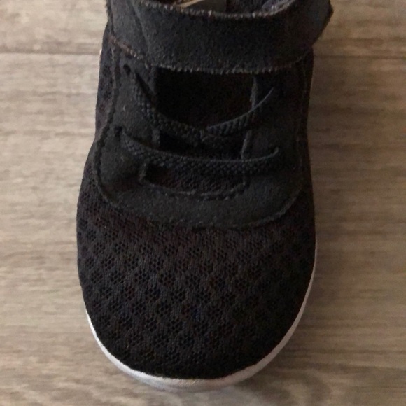 Infant Black & White Nike’s size 6C - Picture 6 of 11